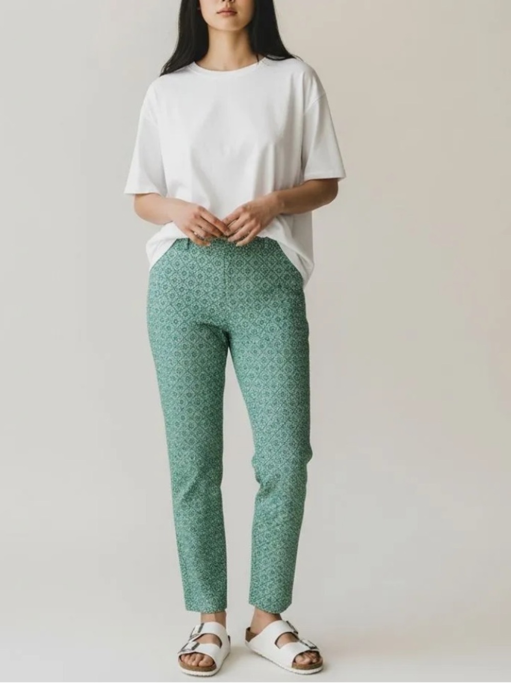 Chicos So Slimming Brigitte Ankle Pants Size 2P White Green Medallion Pull-On